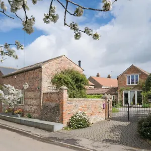 https://tanyard-cottage-whixley-york-north-yorkshire.yorkshirehotels.net